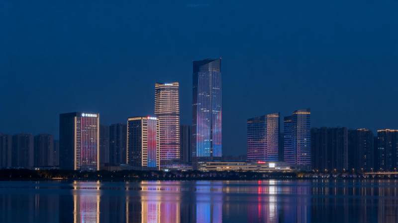 夜幕下的城市天际线图片