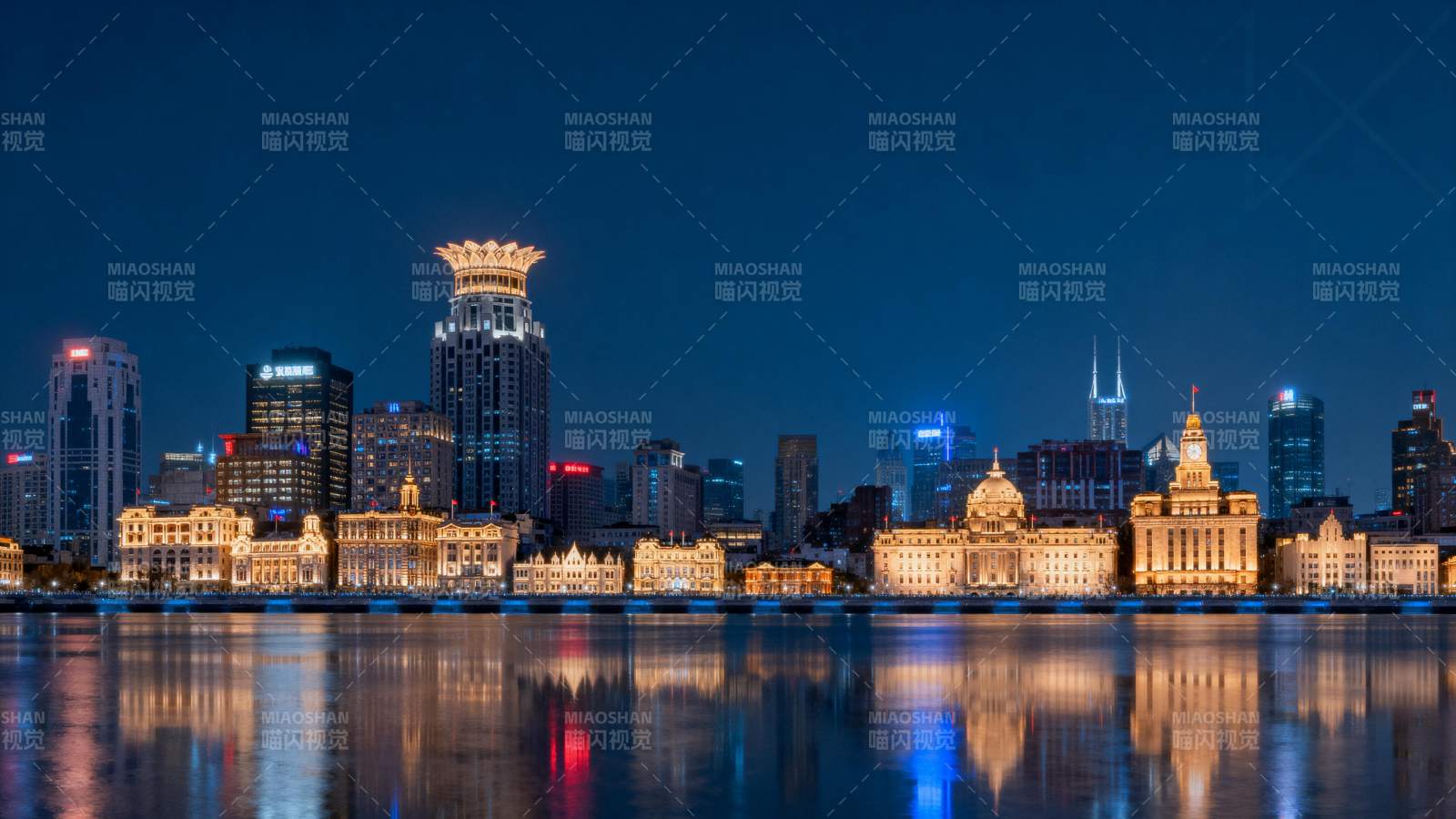 夜幕下的城市天际线图片