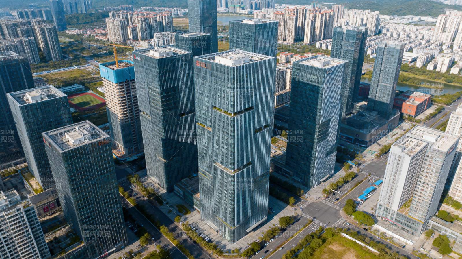 城市高楼群航拍图片