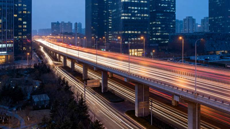 城市夜景车流光影图片