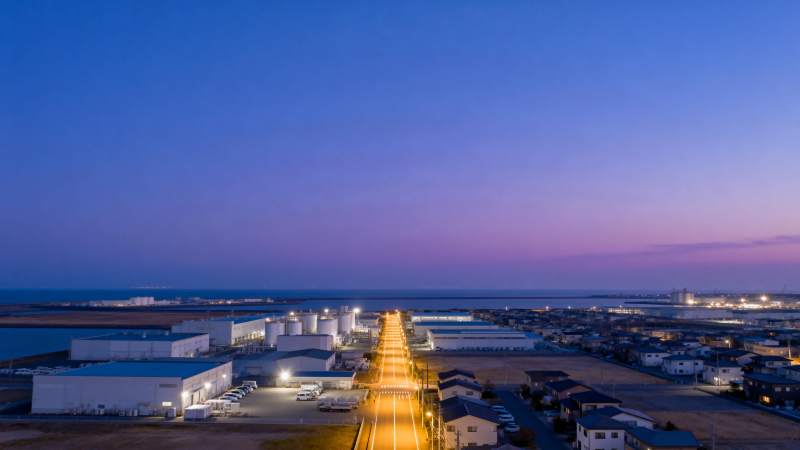 黄昏工业区夜景图片