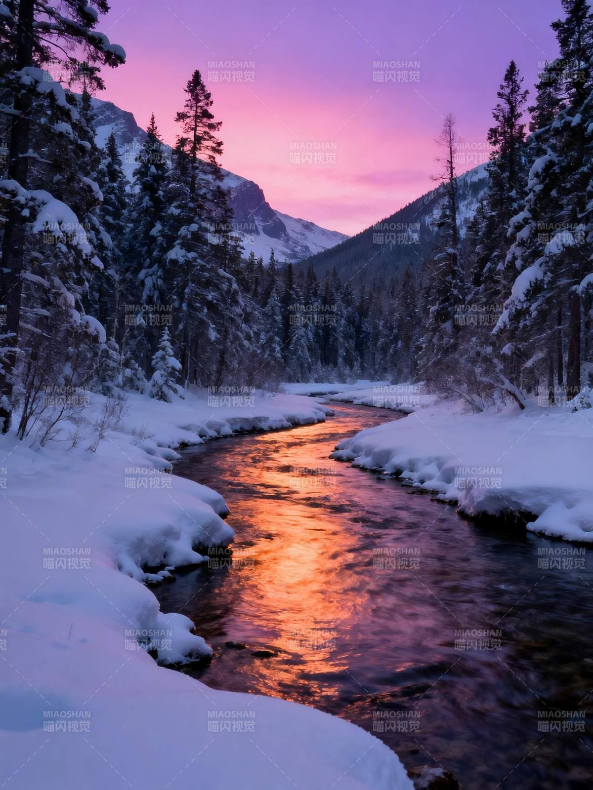 雪河映霞光图片