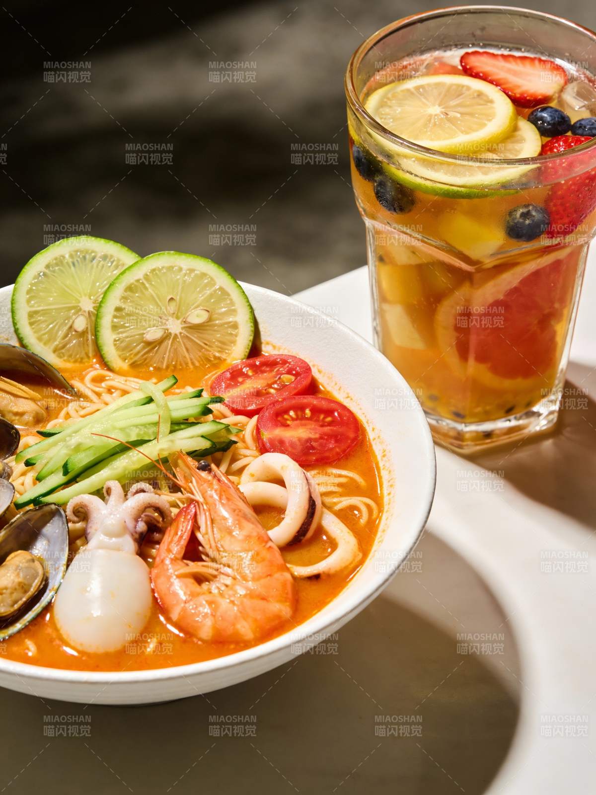 海鲜面配水果茶图片