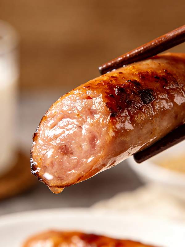 香煎腊肠特写图片