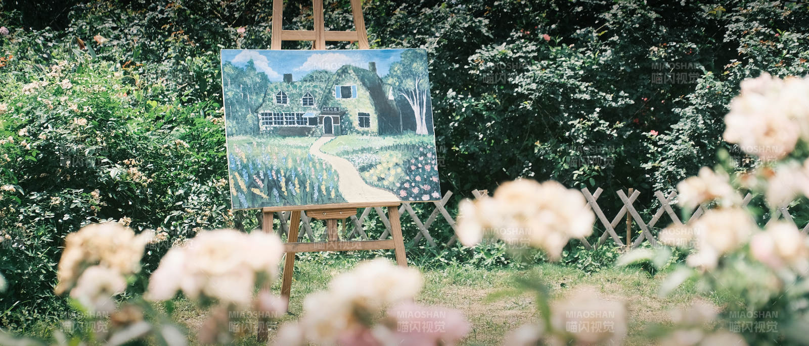 花园中的油画图片