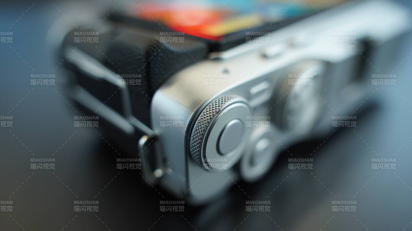 复古相机特写图片