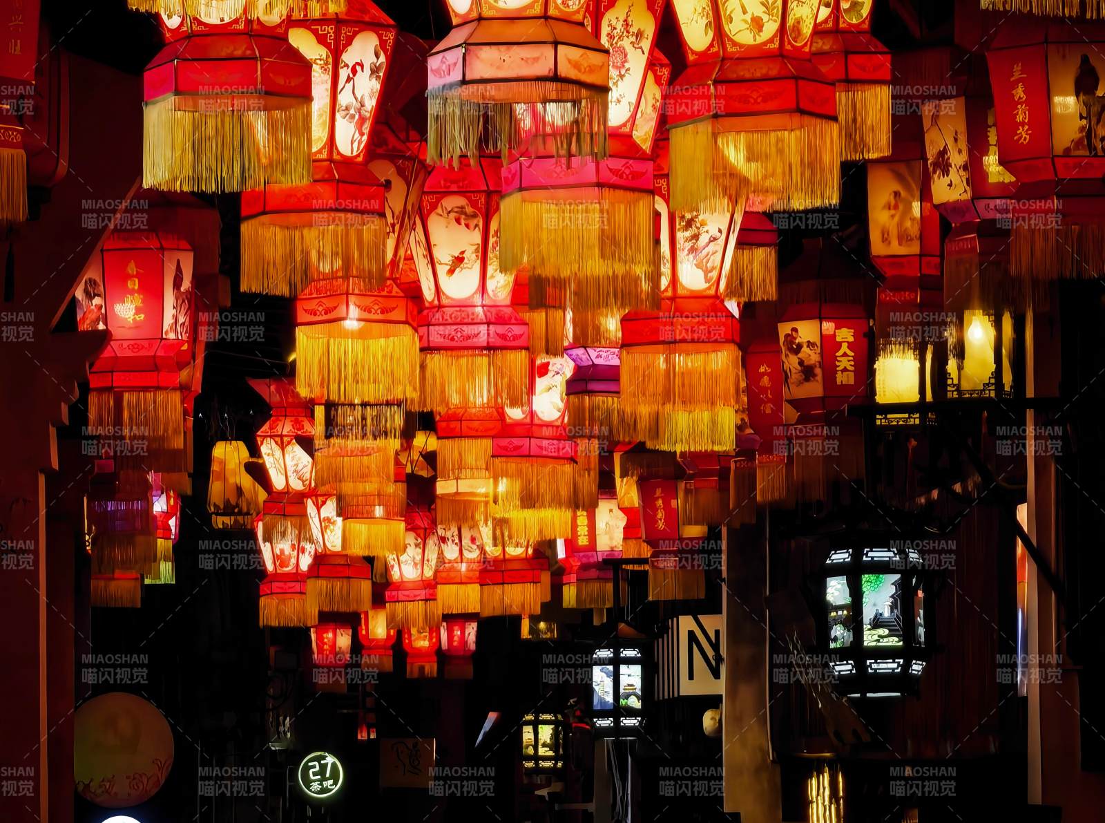 灯火辉煌夜市景图片