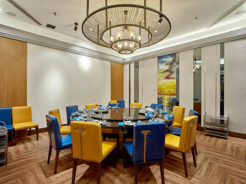 现代会议室布置图片