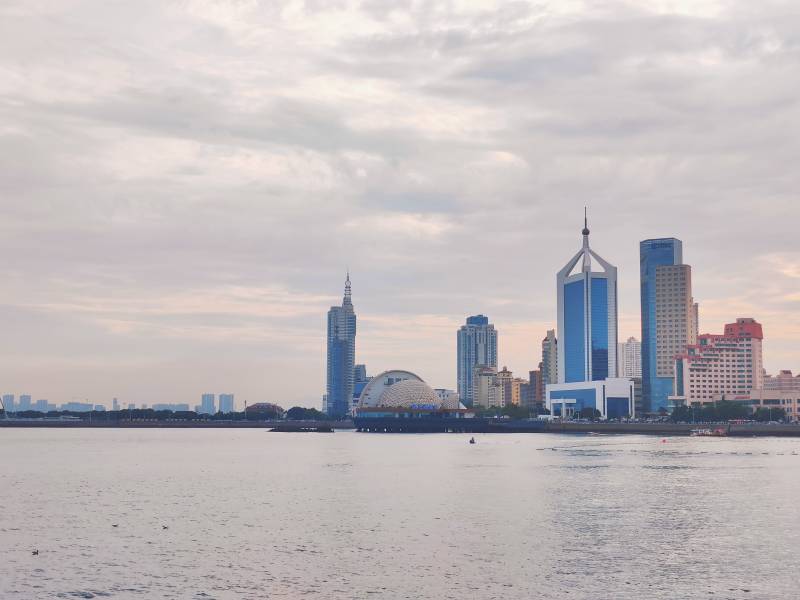 青岛城市天际线水景图片