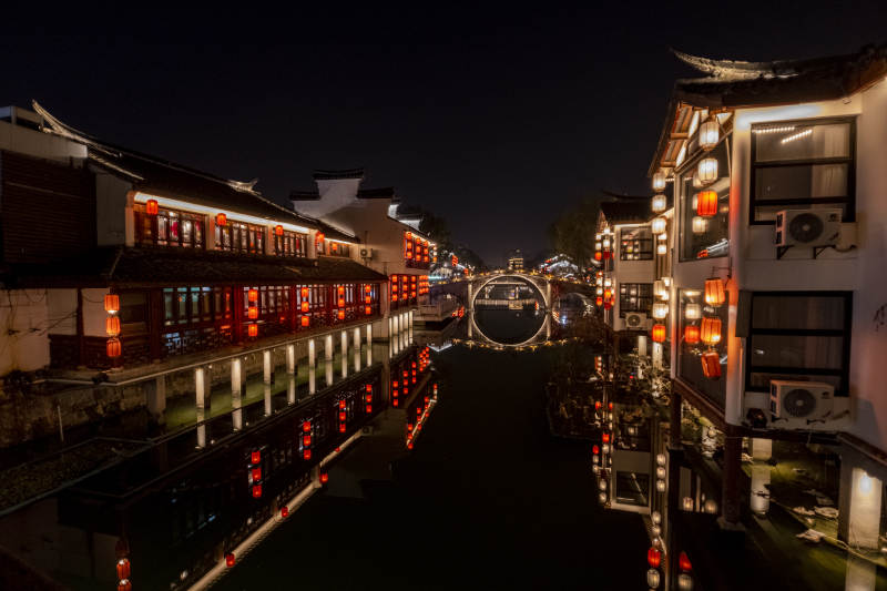 上海七宝老街的夜色水乡灯火璀璨图片