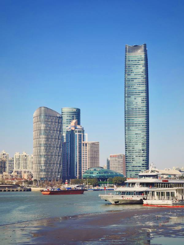 上海·远眺白玉兰广场图片