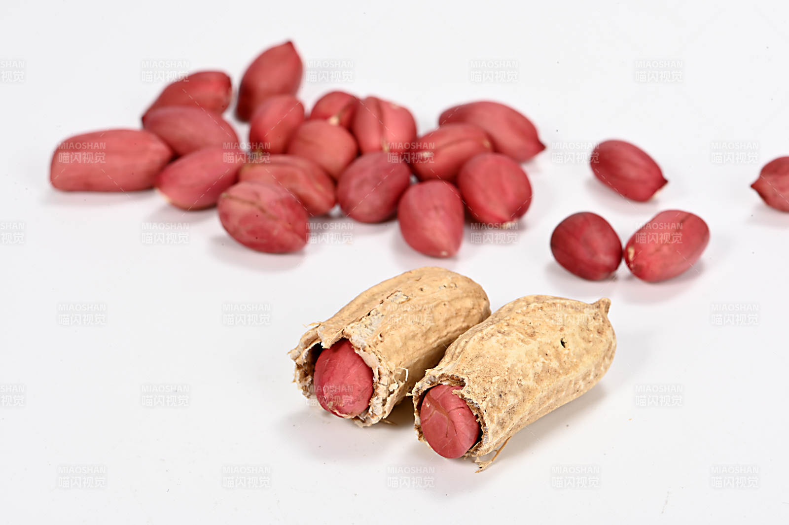 花生与红皮花生米图片