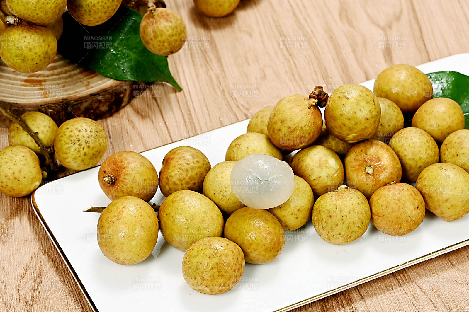 甘甜多汁营养丰富的亚热带水果龙眼特写图片