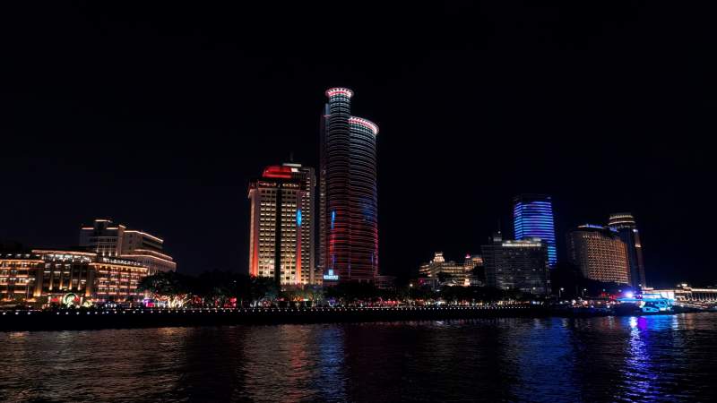 夜色中的城市天际线-厦门图片