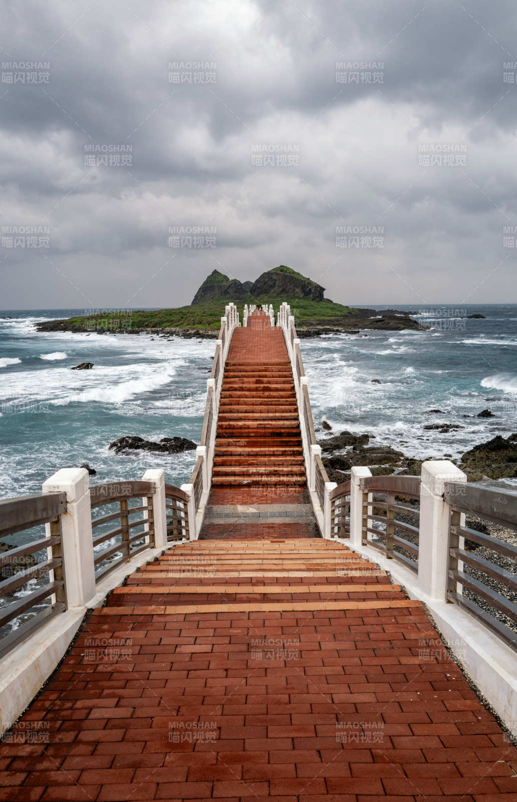 海天之间 桥通孤岛图片