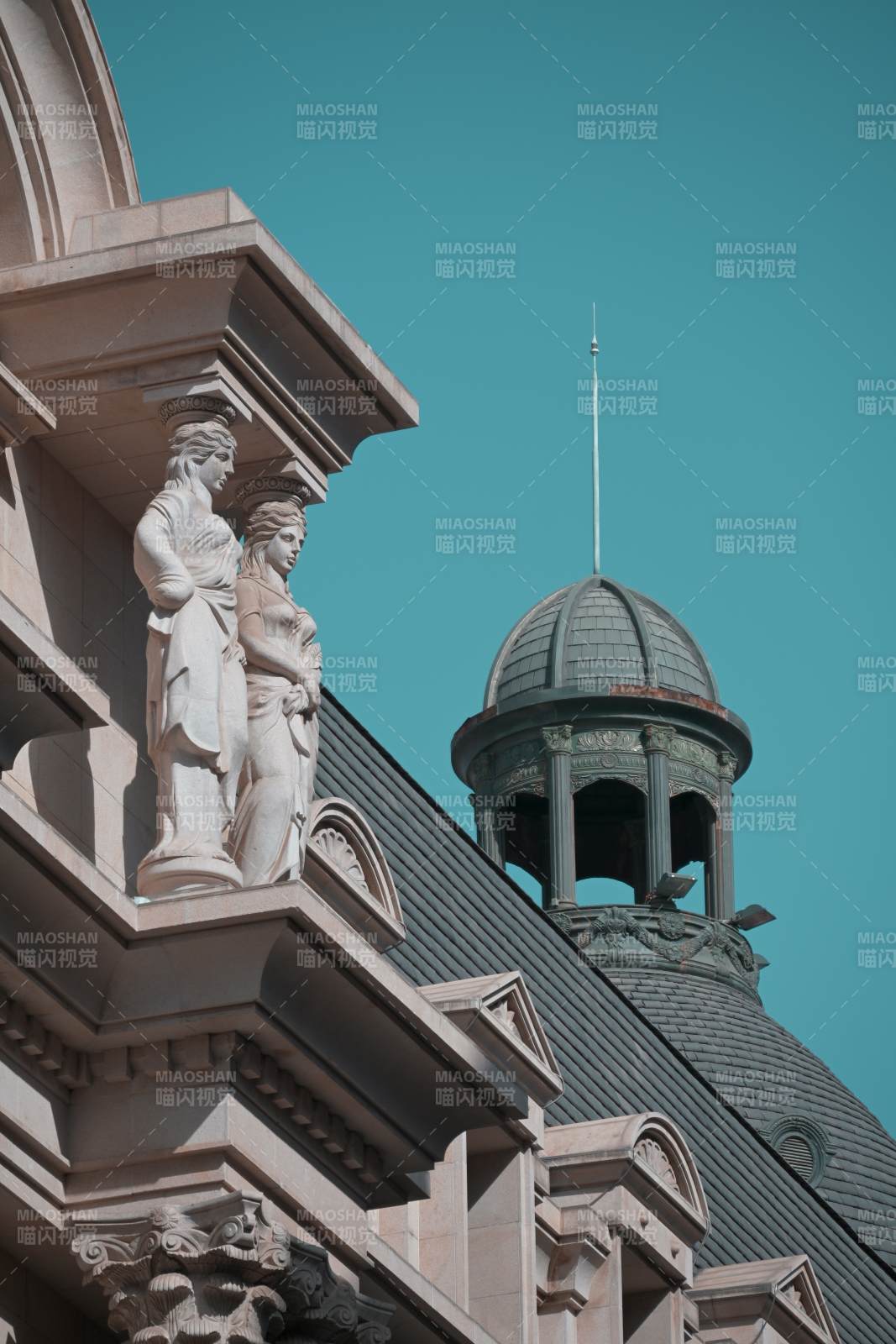 古典建筑雕像与穹顶--津门缩影图片