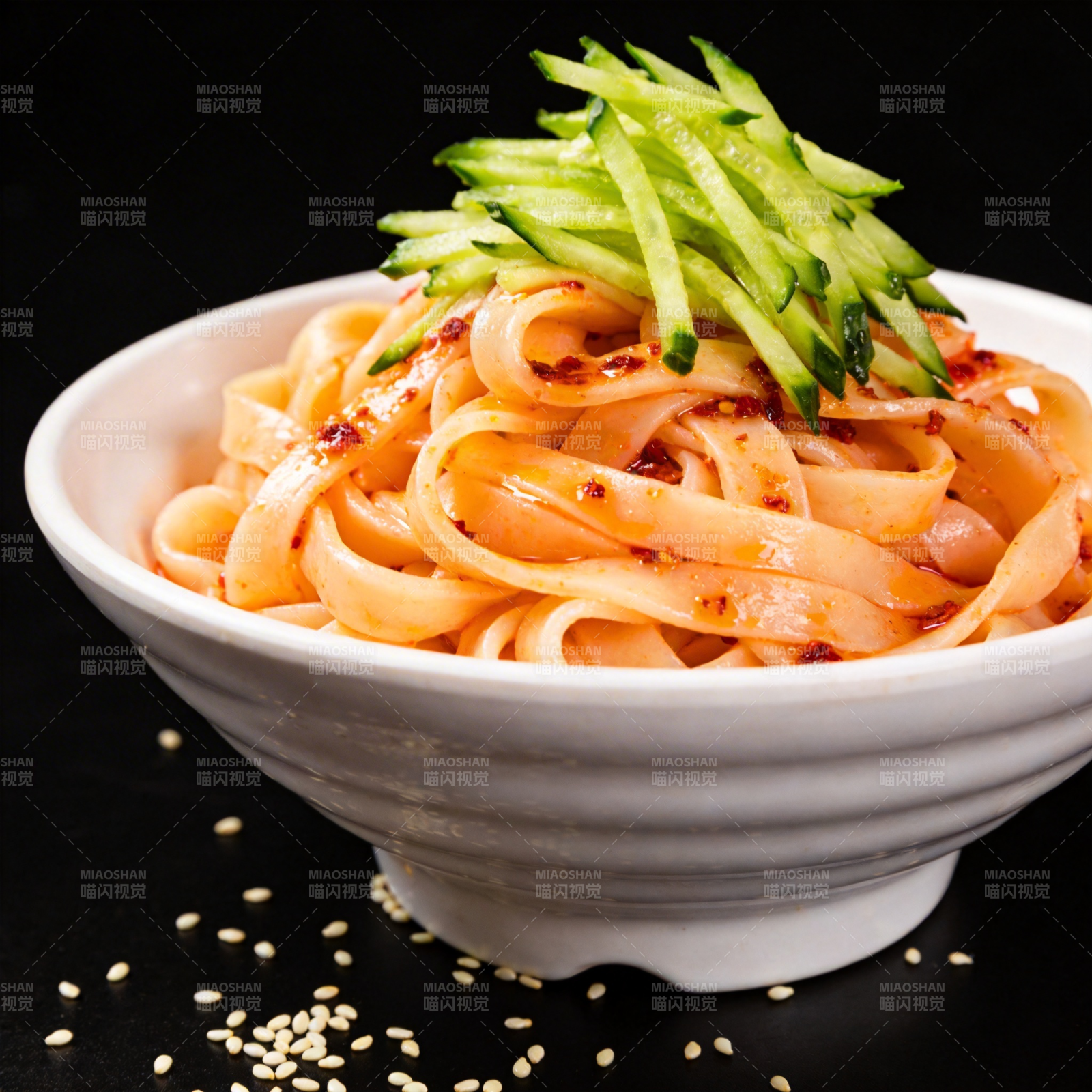 凉面配黄瓜丝图片