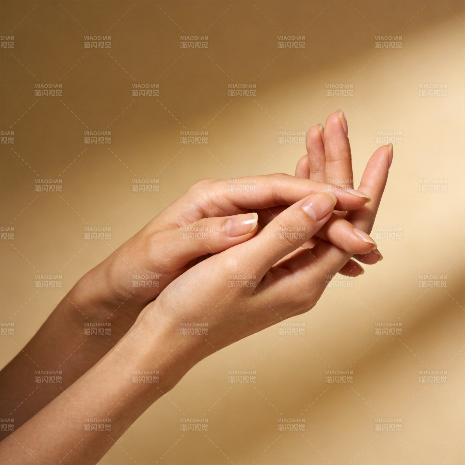 柔美双手 呵护指尖图片