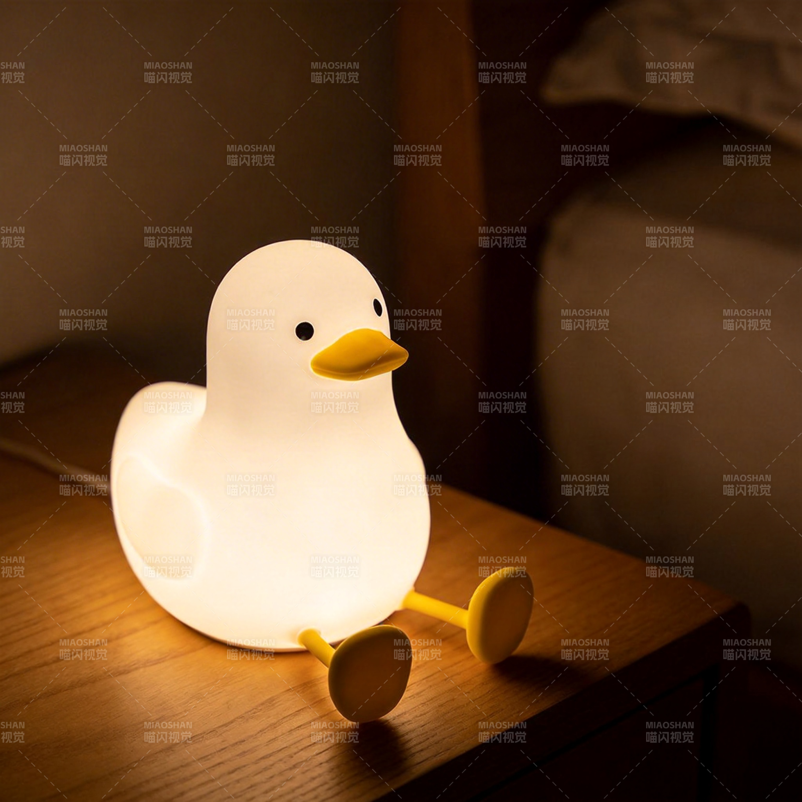 小鸭夜灯温馨相伴图片