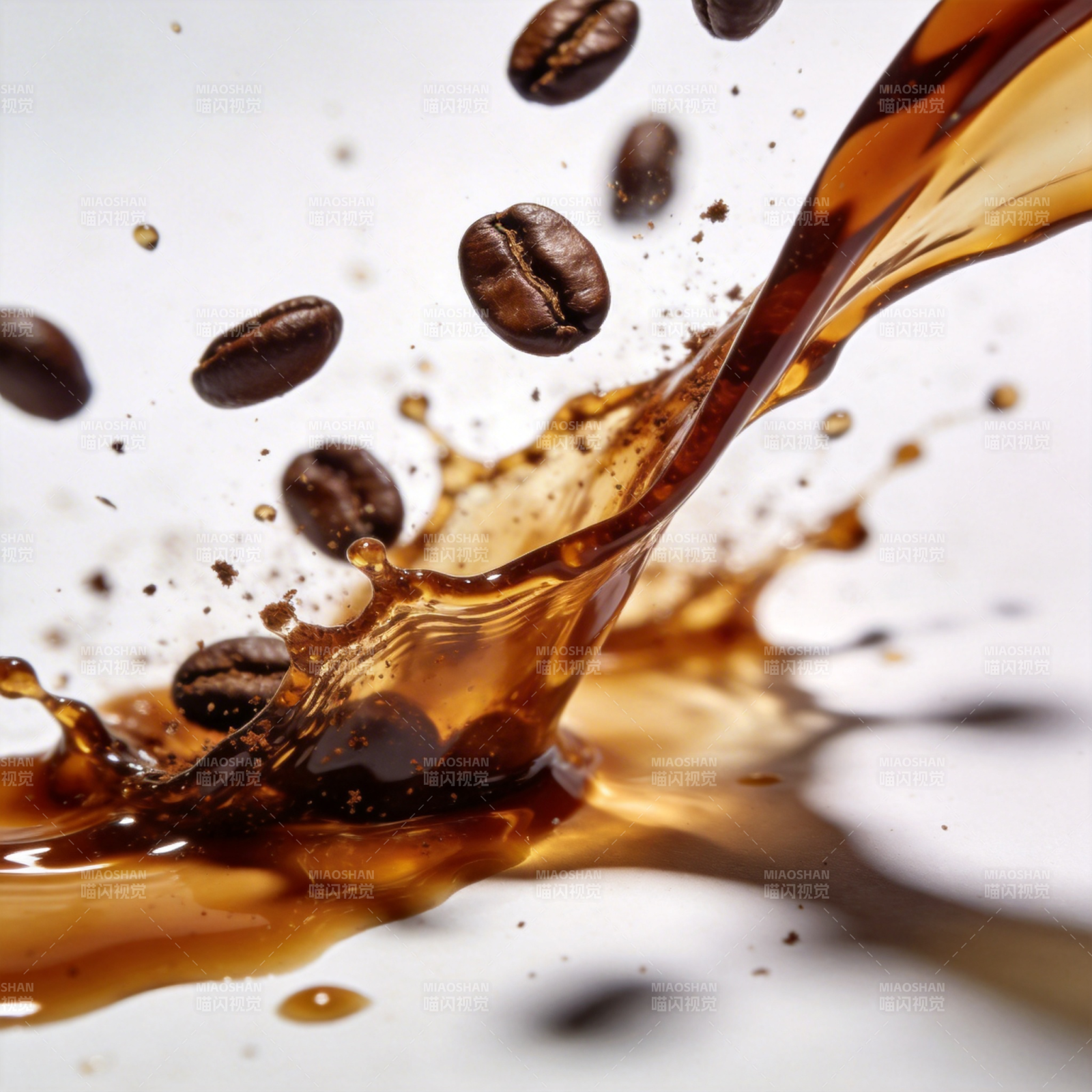 咖啡飞溅瞬间图片