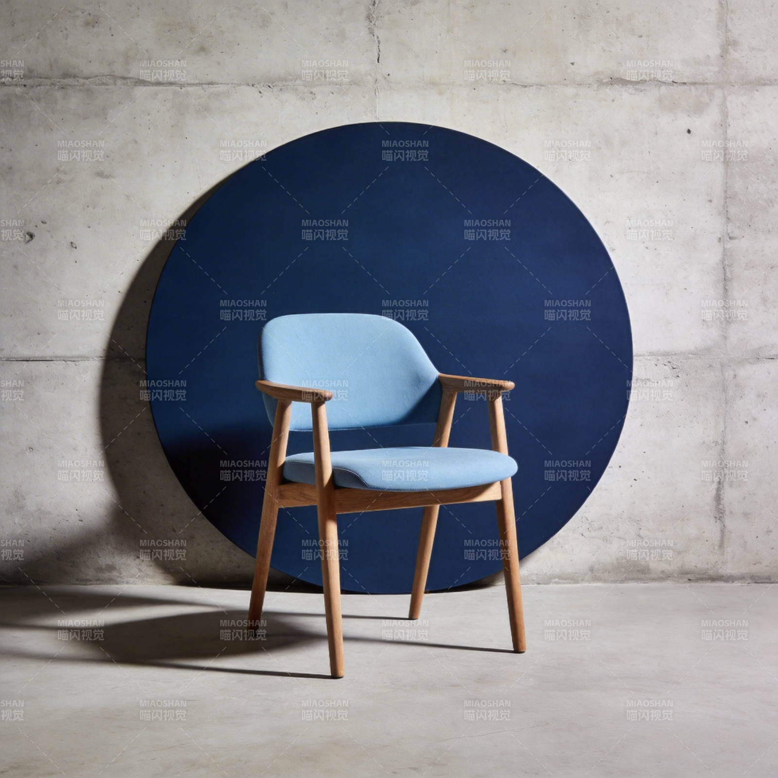 蓝椅静立 简约之美图片