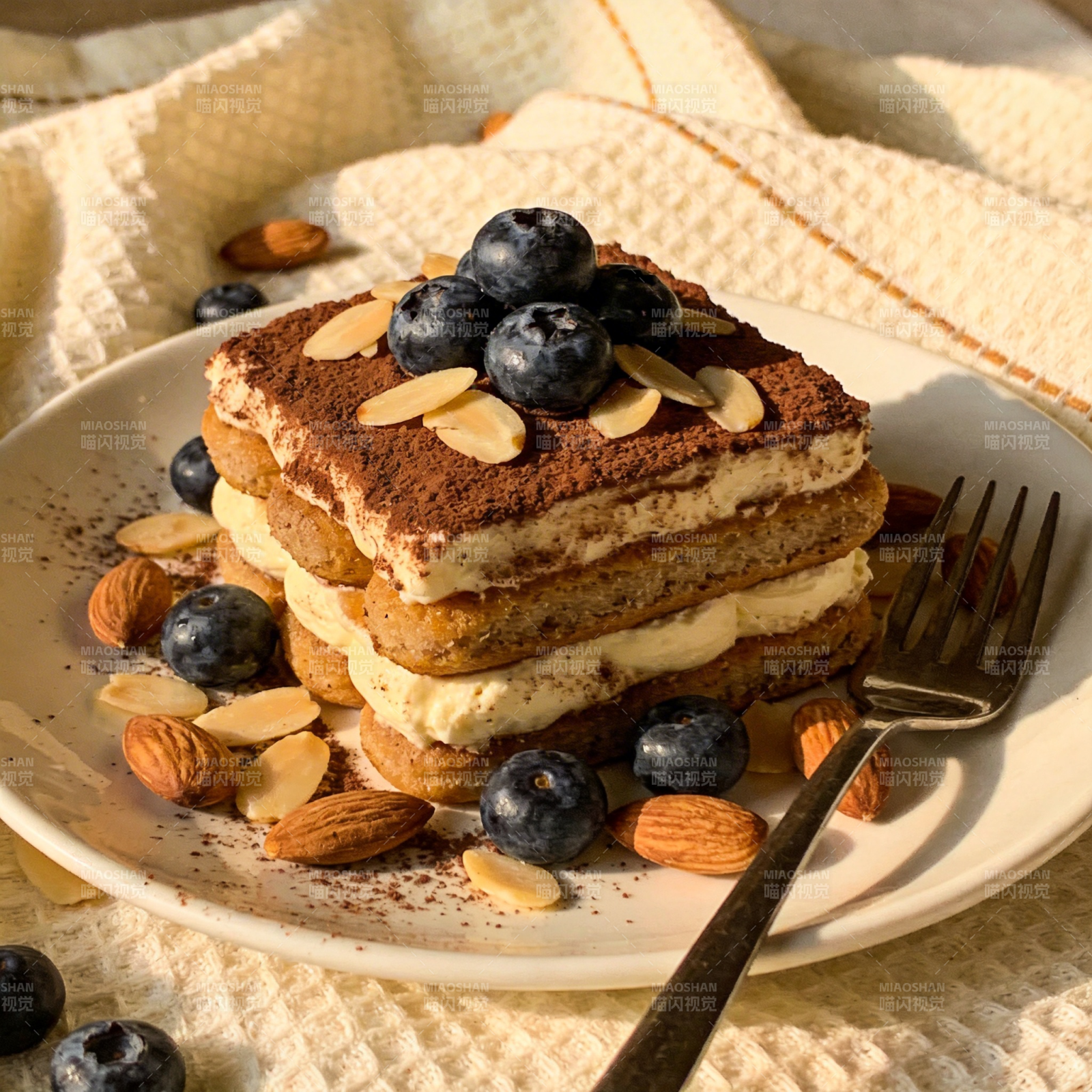 蓝莓杏仁提拉米苏图片
