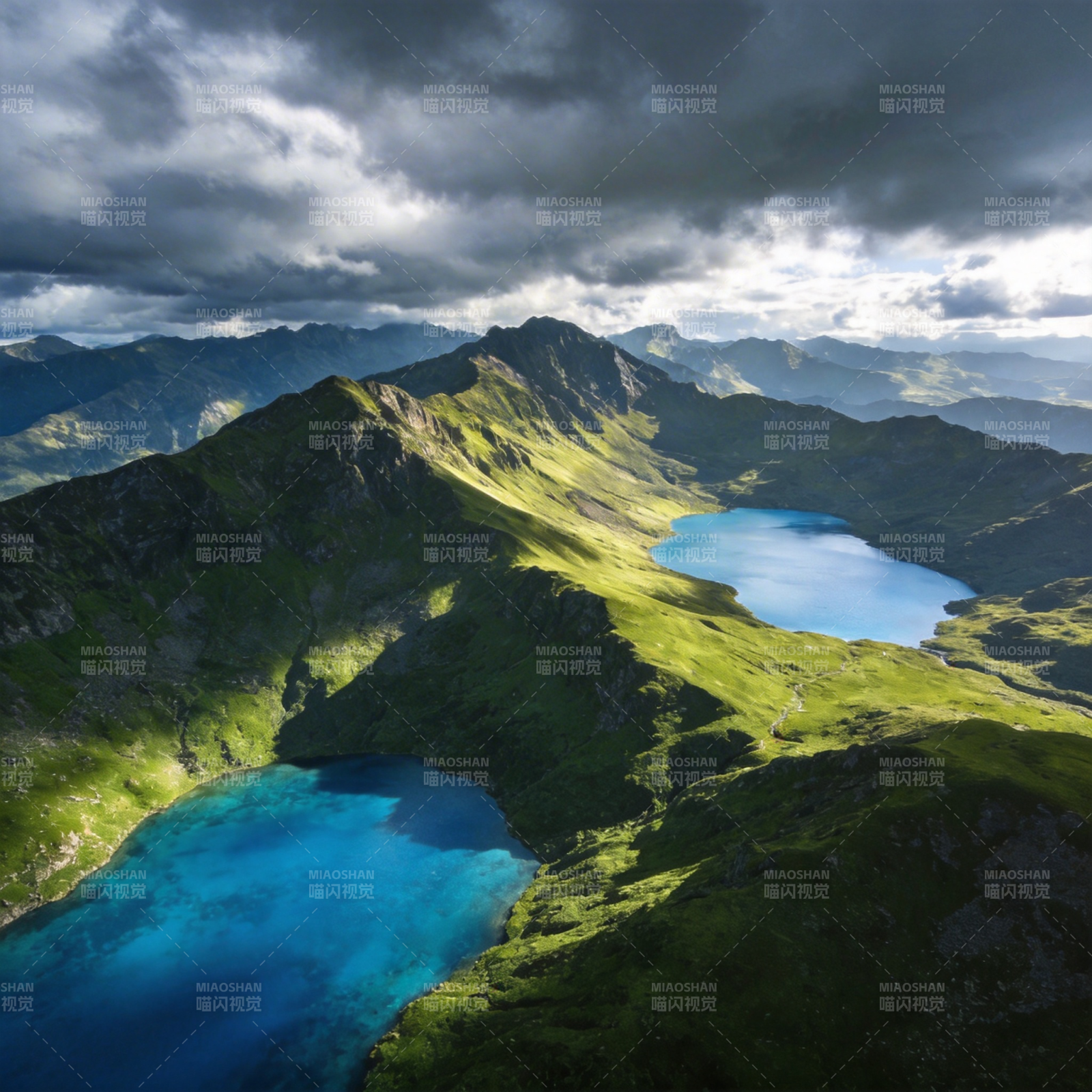 高山碧湖云影图片