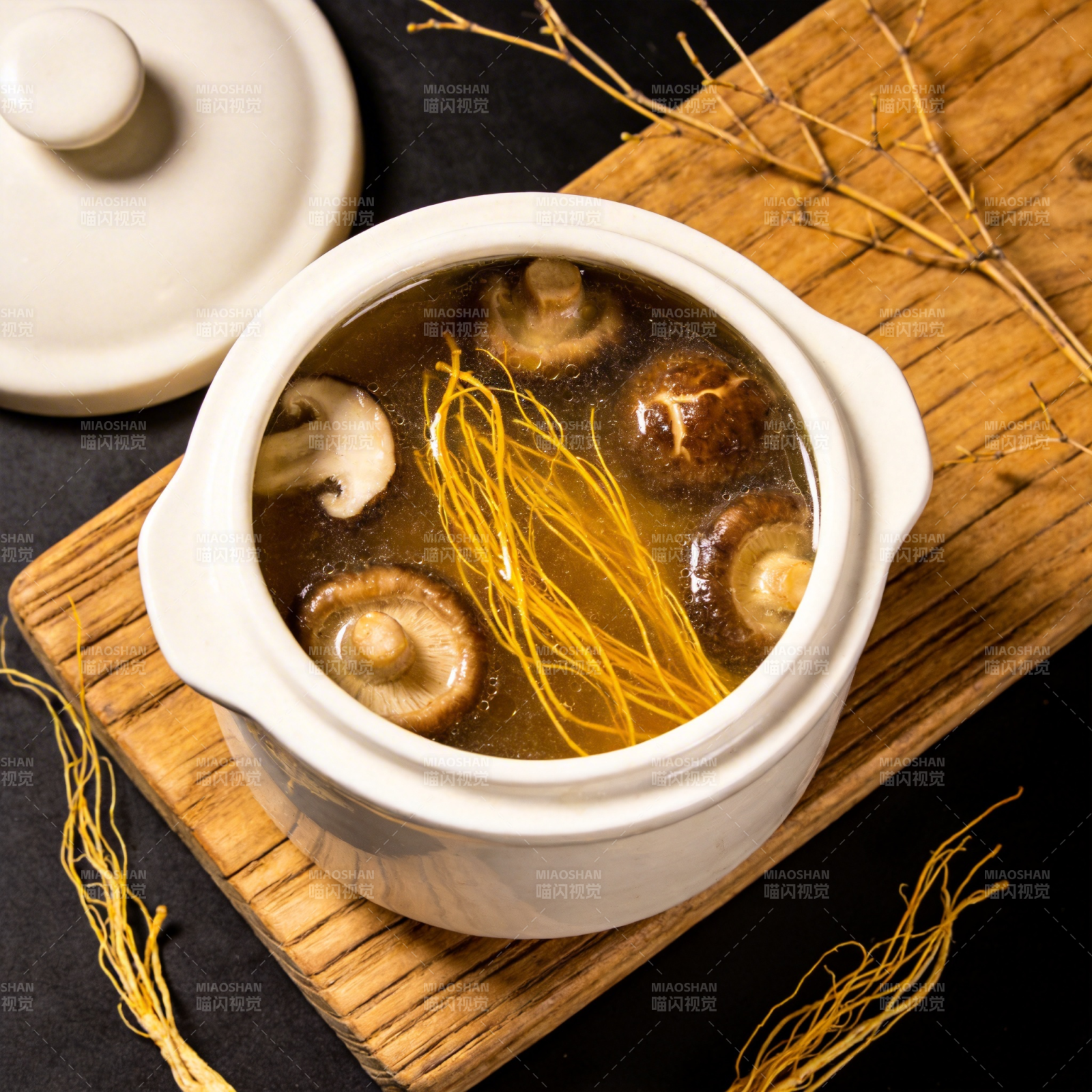 菌菇虫草汤图片