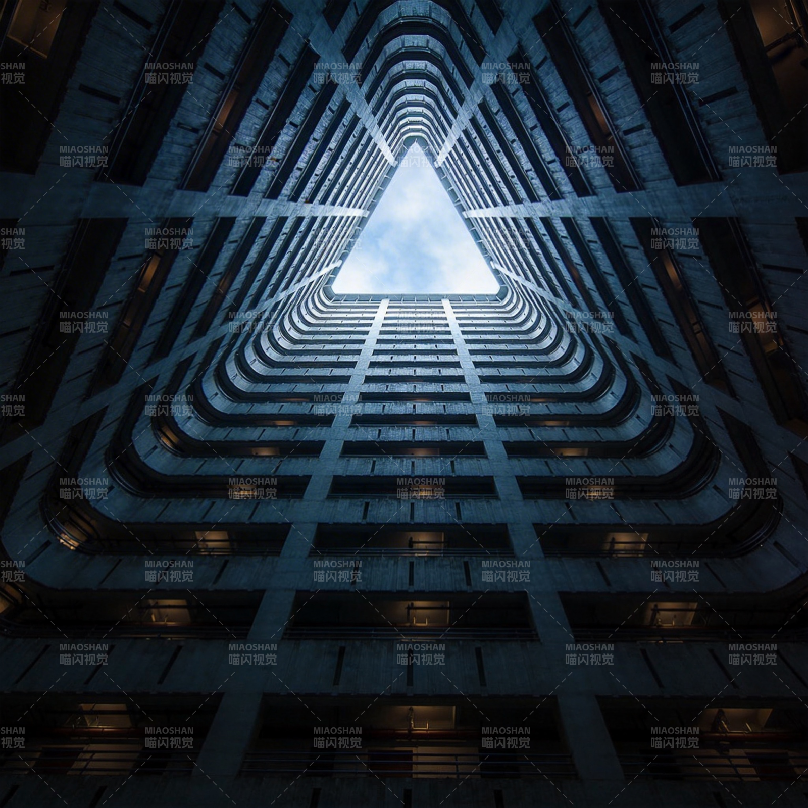 仰望高楼之巅图片