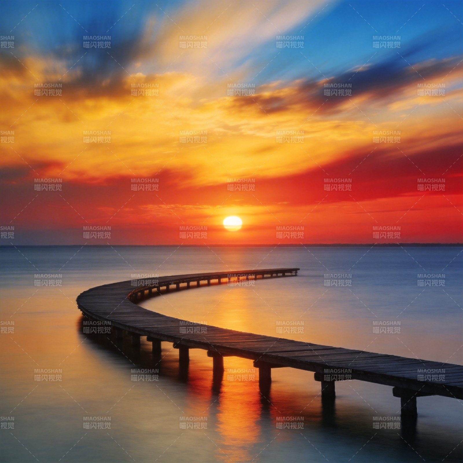 夕阳下的长桥图片