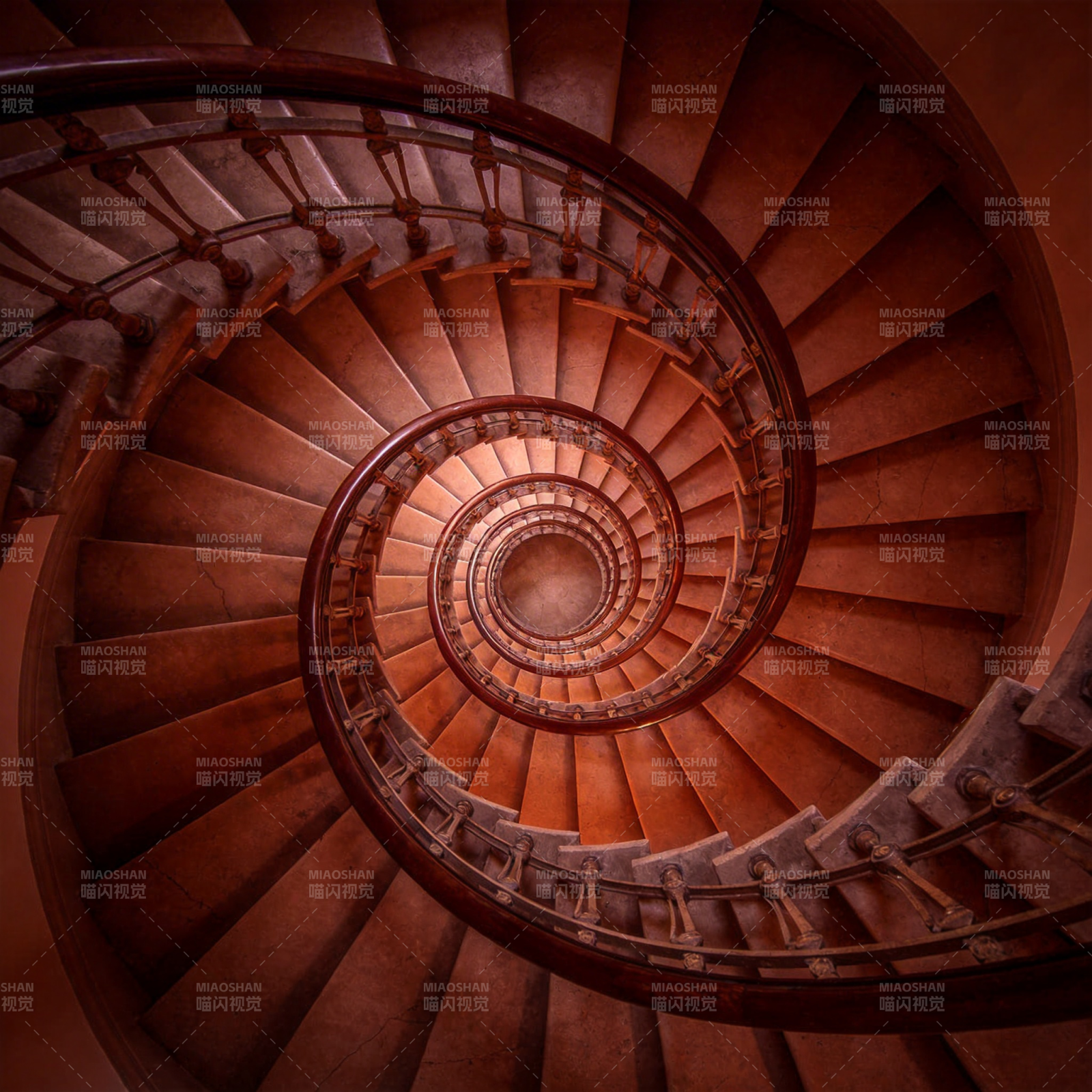 螺旋阶梯的迷宫图片