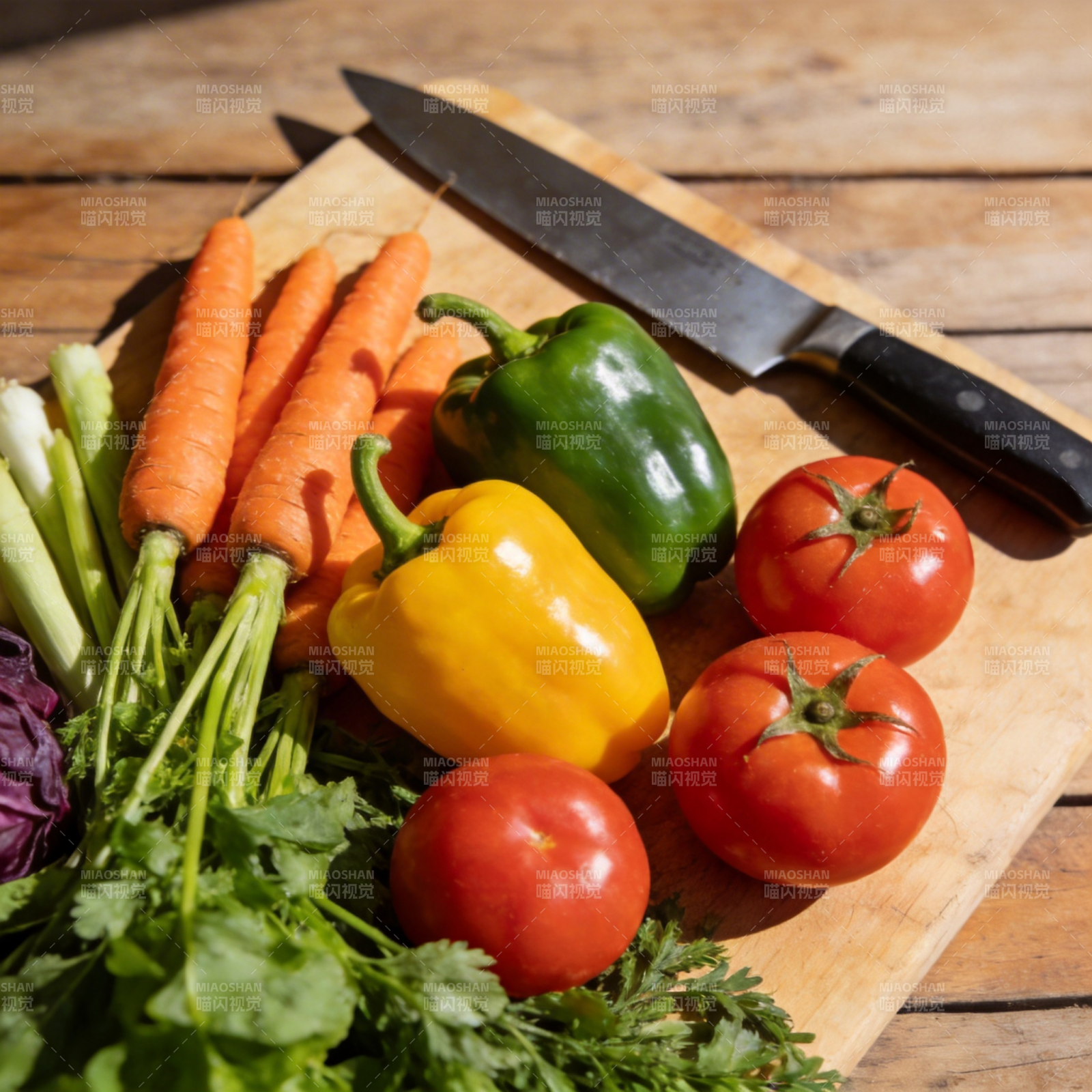 新鲜蔬菜切配中图片