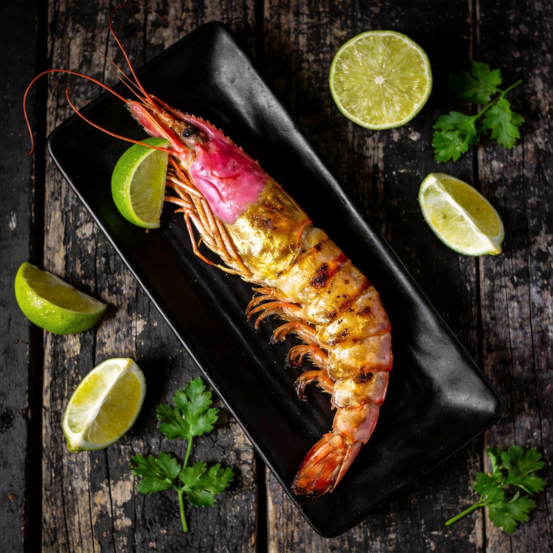 烤虾配青柠香菜图片