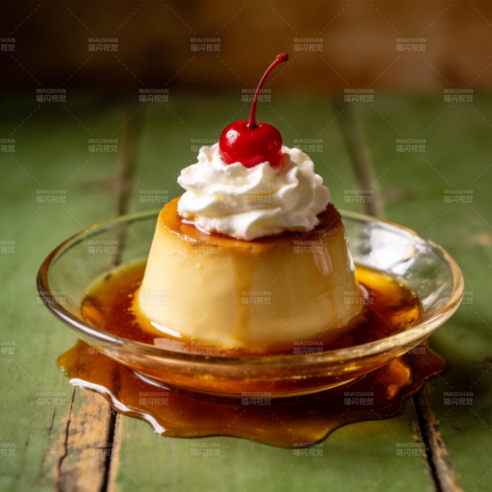 焦糖布丁配樱桃图片