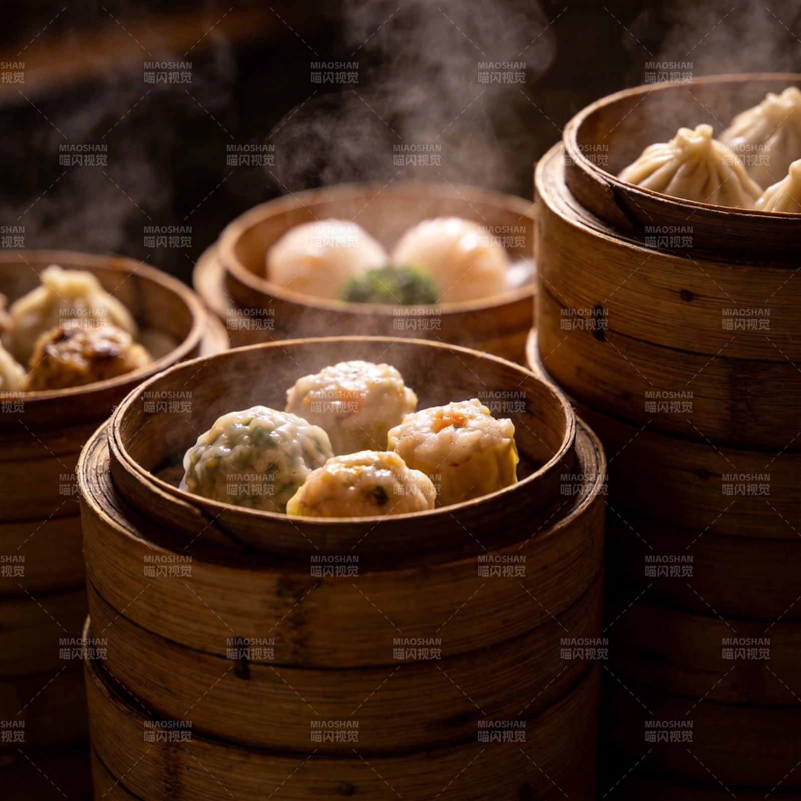 蒸笼里的美味点心图片