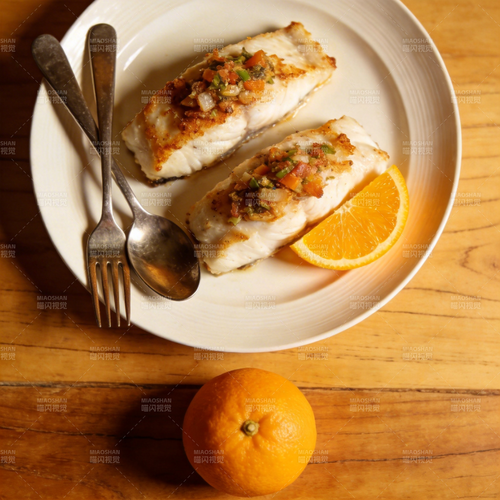 橙香烤鱼配橙片图片