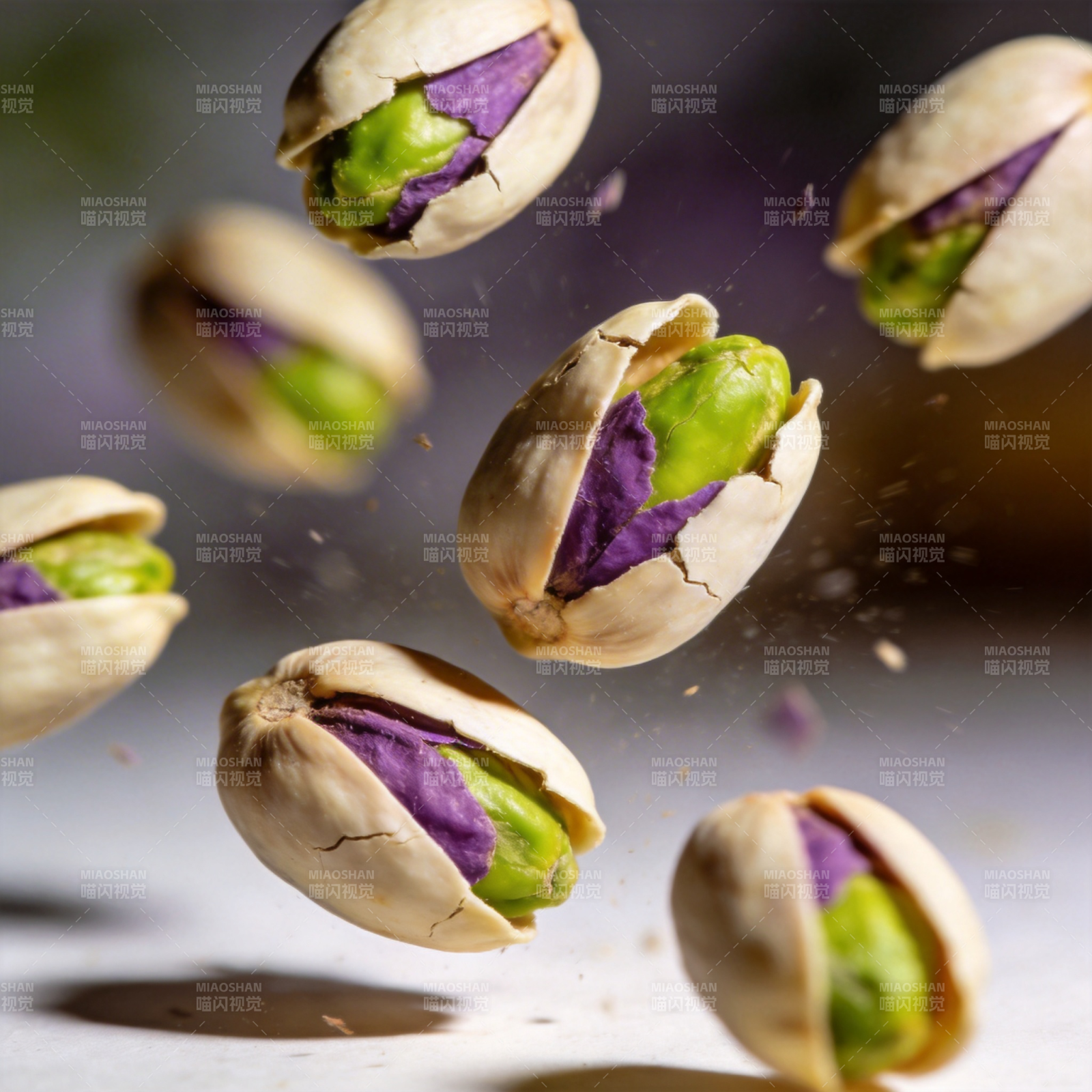 紫绿开心果飞舞图片