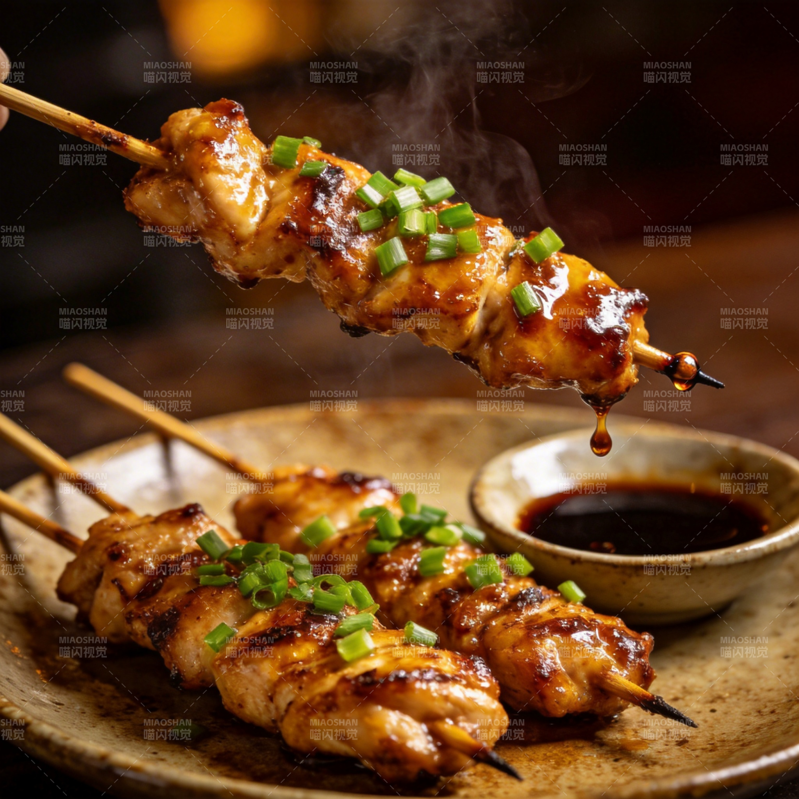 烤鸡串配葱花图片