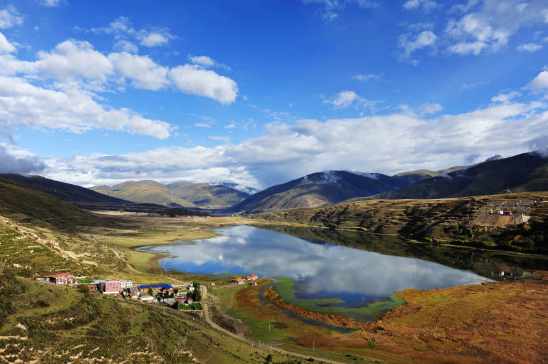 四川高原湖光山色图片