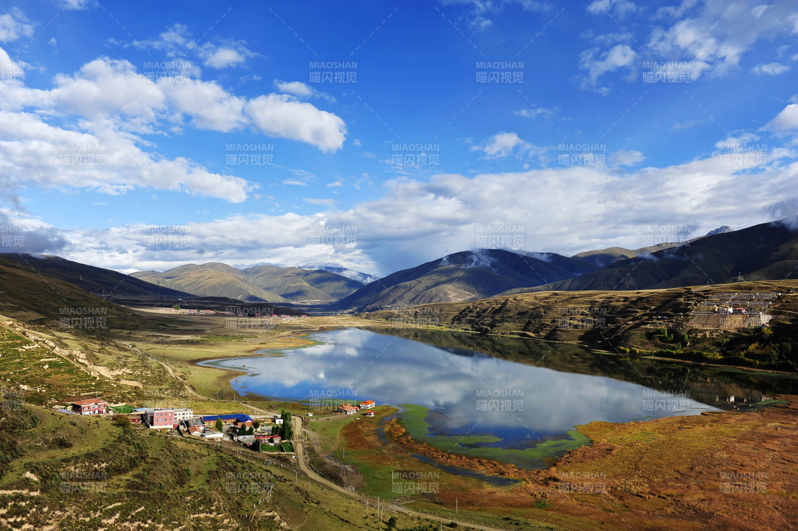四川高原湖光山色图片