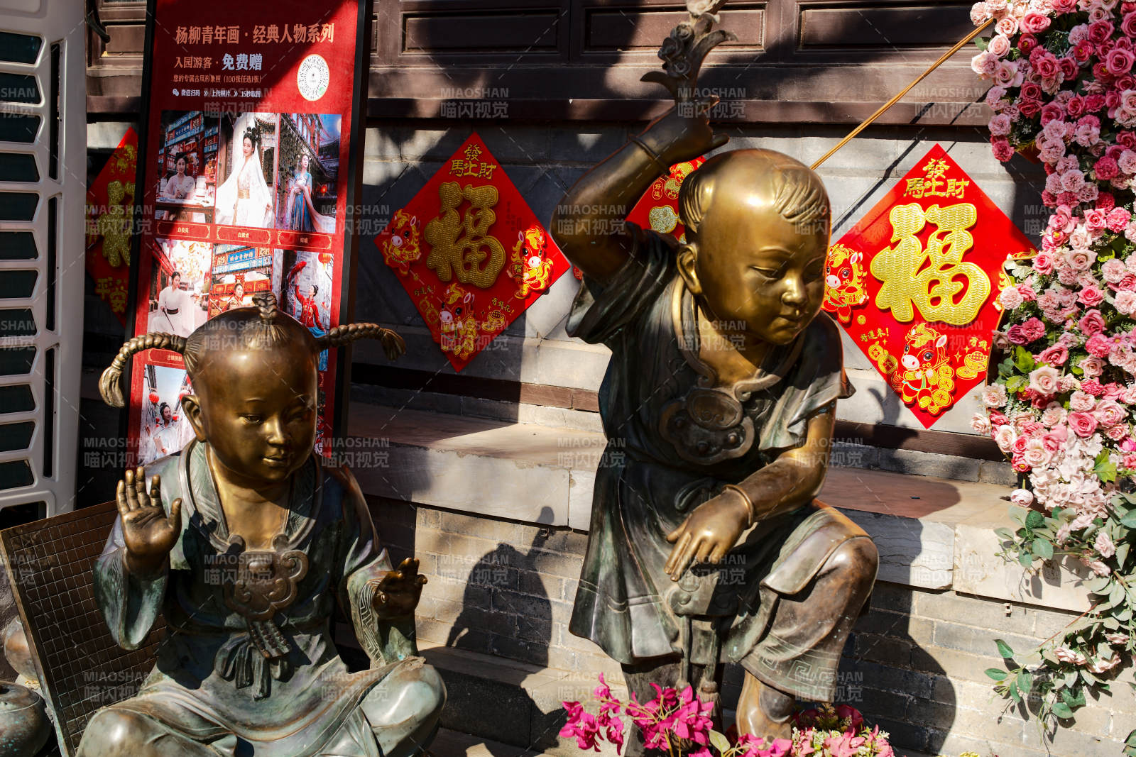 天津杨柳青古镇 童趣铜像迎新春图片