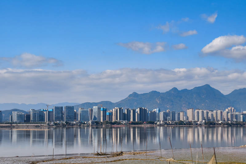 江畔城市风光（福州乌龙江）图片