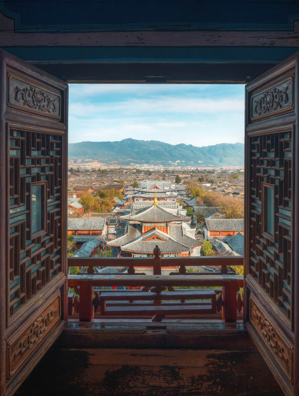 丽江木府古窗远望图图片