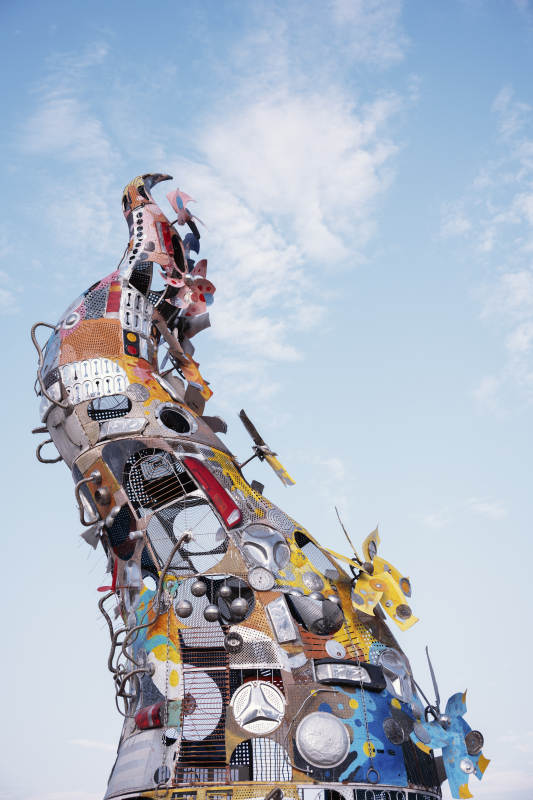 厦门狂荒之地金属雕塑图片