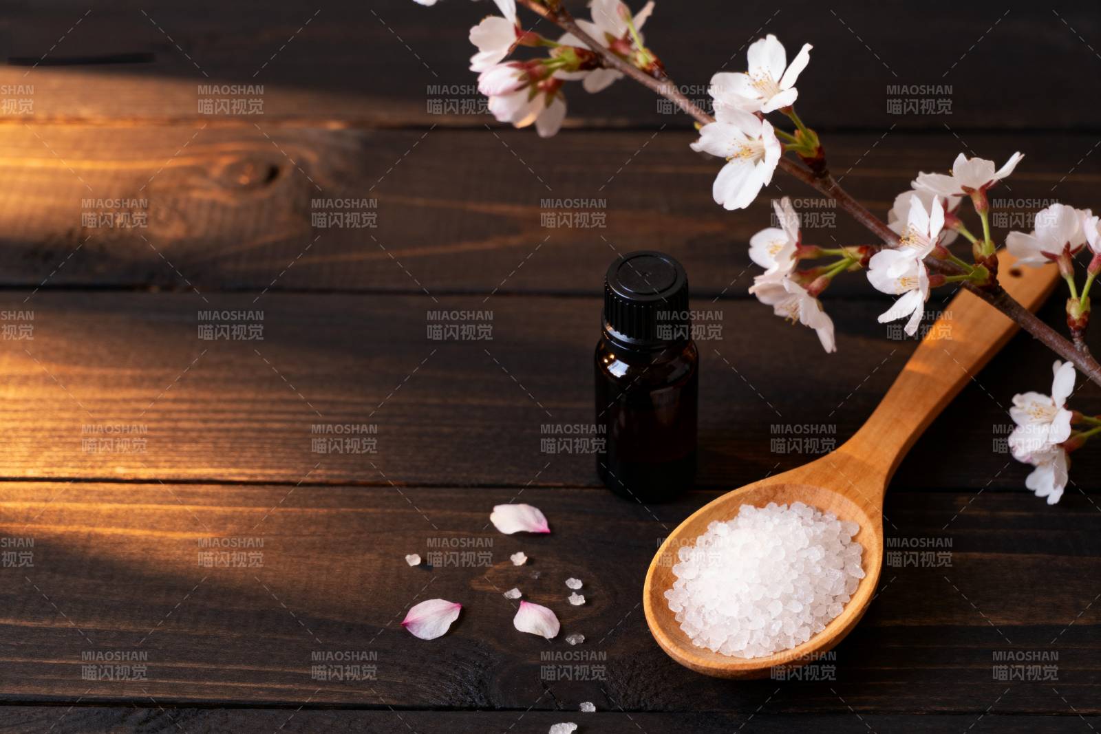 樱花盐与精油图片
