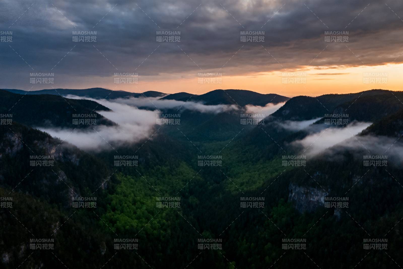 云海日出山峦图片
