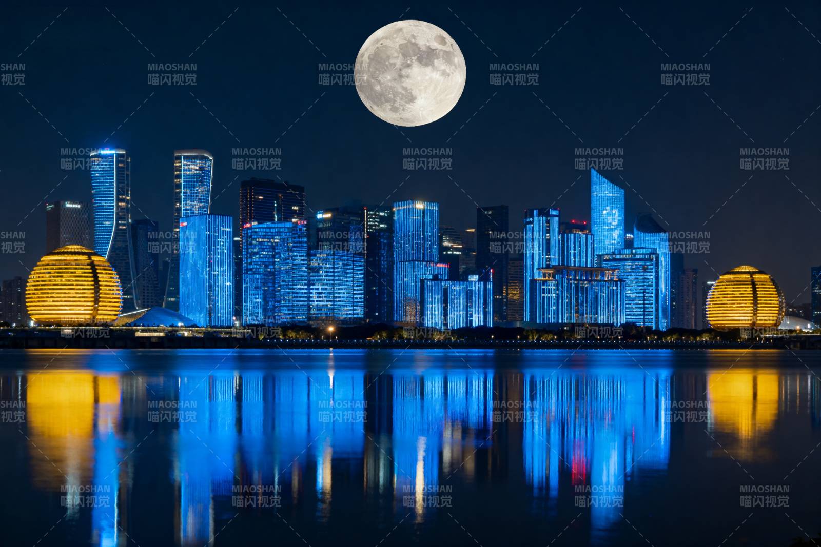 月照都市夜景图片