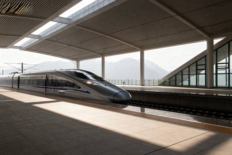 高铁停靠站台图片
