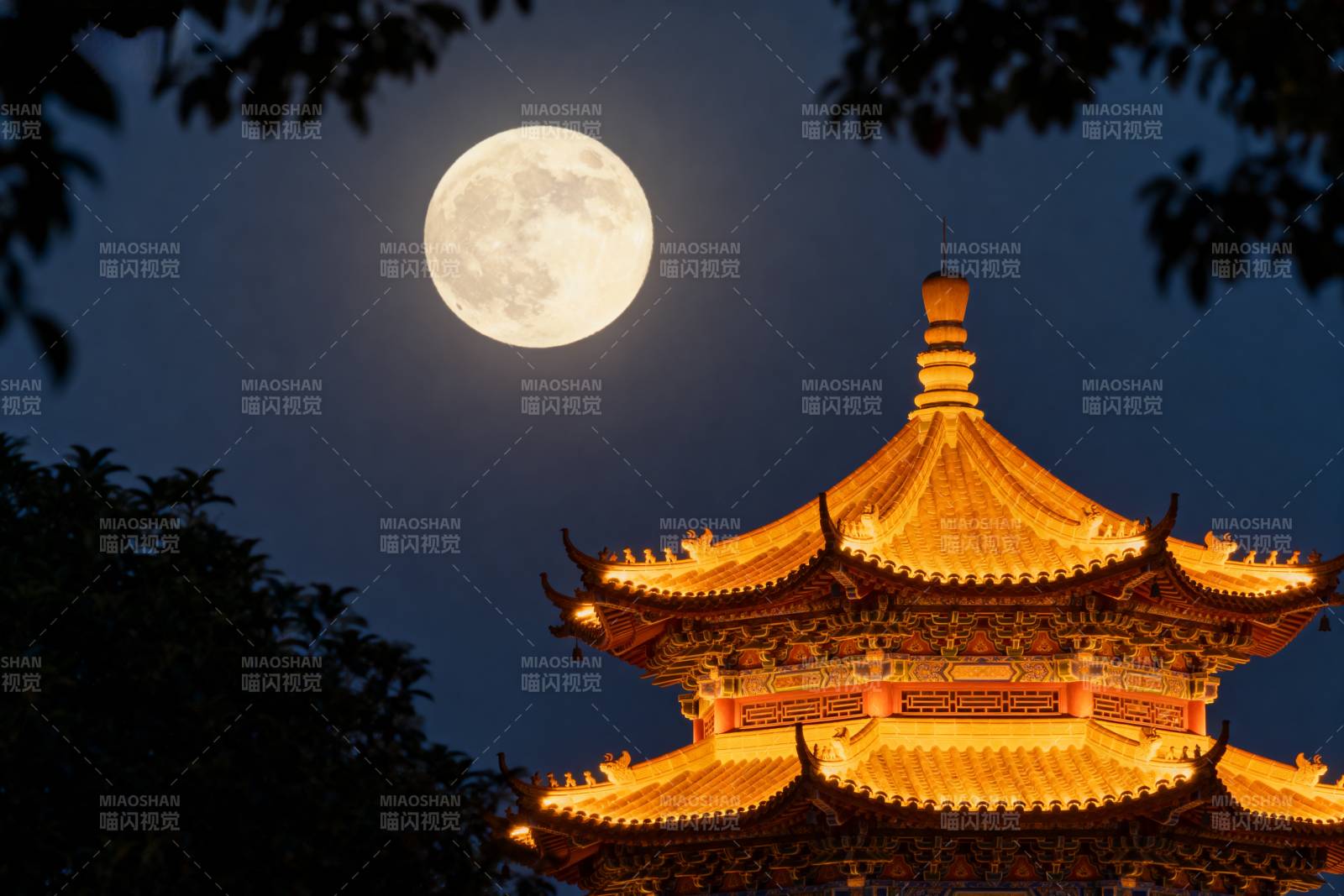 月照古亭夜景图片