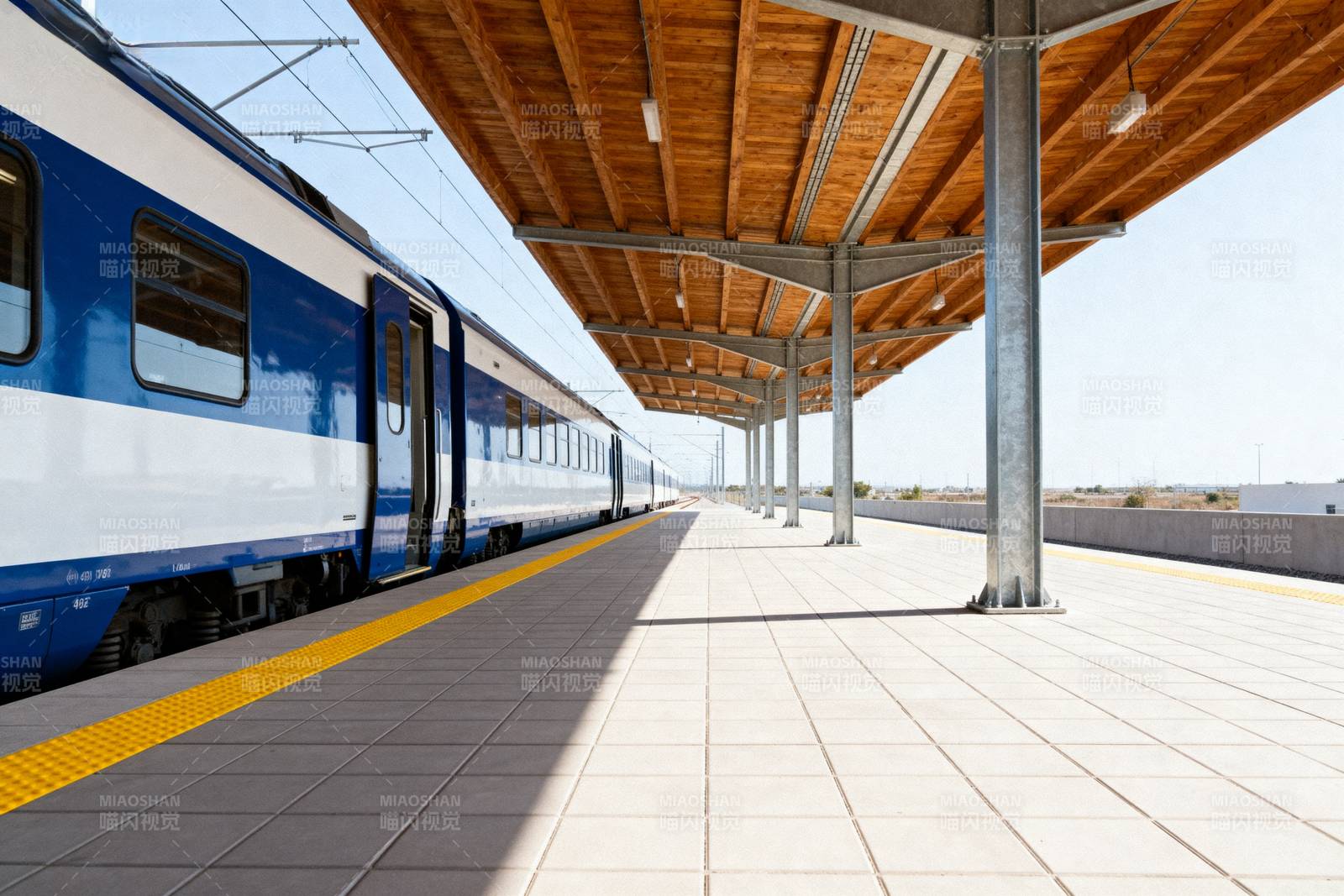 现代车站候车场景图片